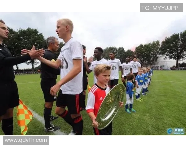 足球明星齐贺岁精彩剪辑视频送祝福共庆新春佳节欢乐时光