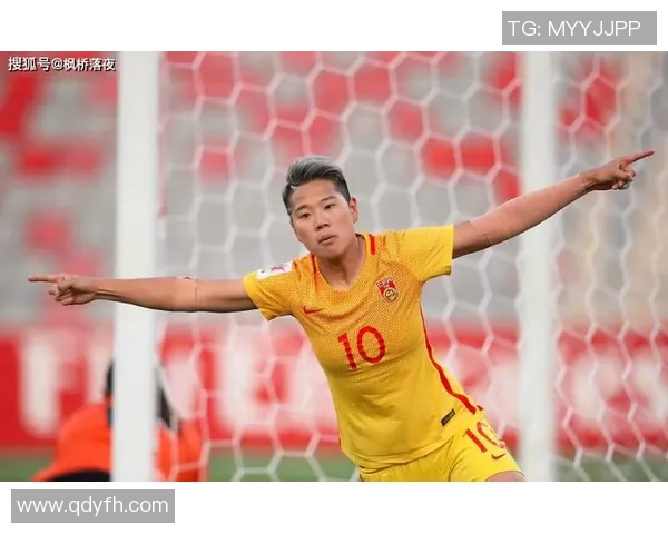 张天爱心目中的足球偶像是谁他在球场上的表现令她印象深刻